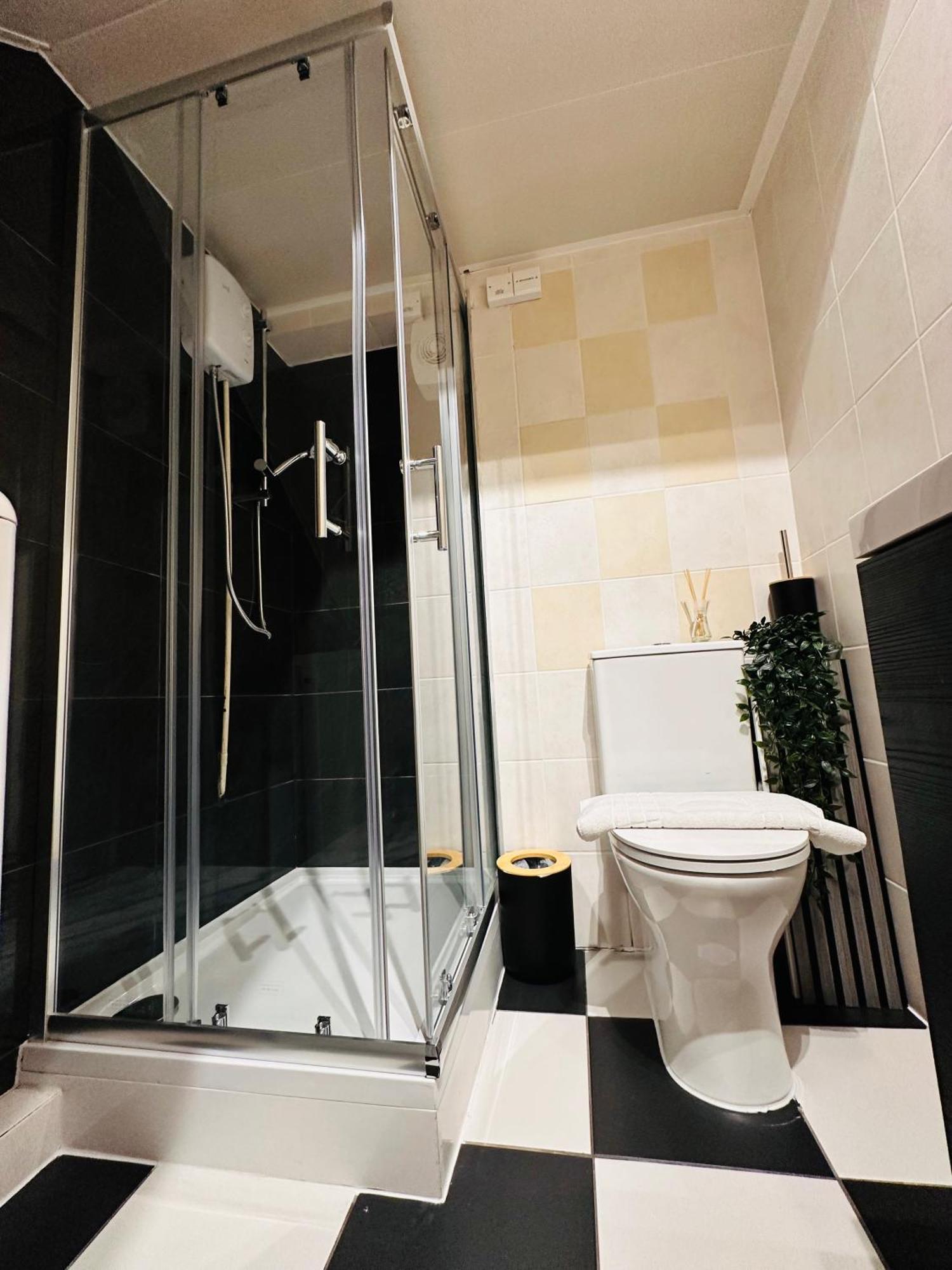 R2 - Elegant Private Room Opposite Queen Elizabeth Hospital - Harborne Birmingham Exterior foto
